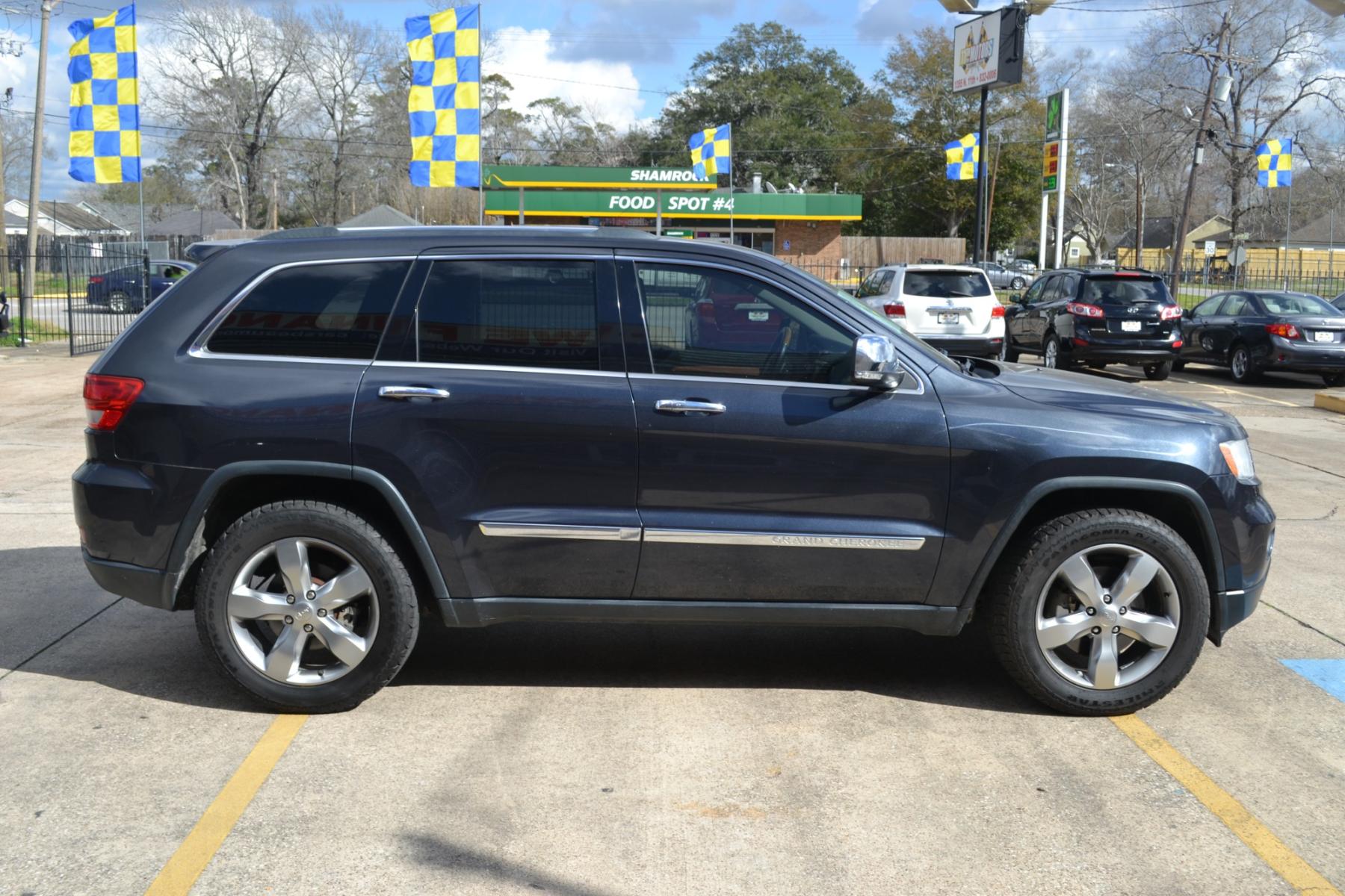 2013 Mineral Gray Metallic /Black Leather Interior Jeep Grand Cherokee Overland 4WD (1C4RJFCT1DC) with an 5.7L V8 OHV 16V engine, 5-Speed Automatic transmission, located at 1355 North 11th Street, Beaumont, 77702, (409) 832-0006, 30.094290, -94.130096 - Photo #5